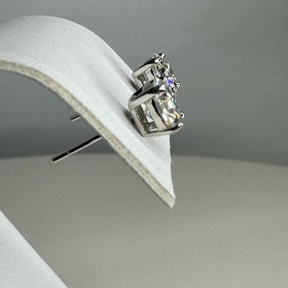 MOISSANITE 1 CARAT STUD EARRINGS GRA CERTIFIED - Picture 3 of 10